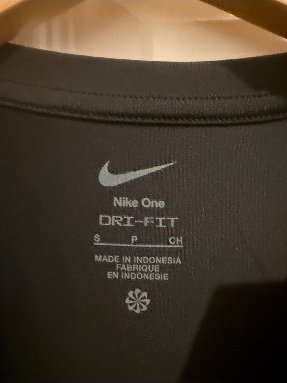 Nike Black Women's Tank Top crop style with Reflective Swoosh - Picture 6 of 6